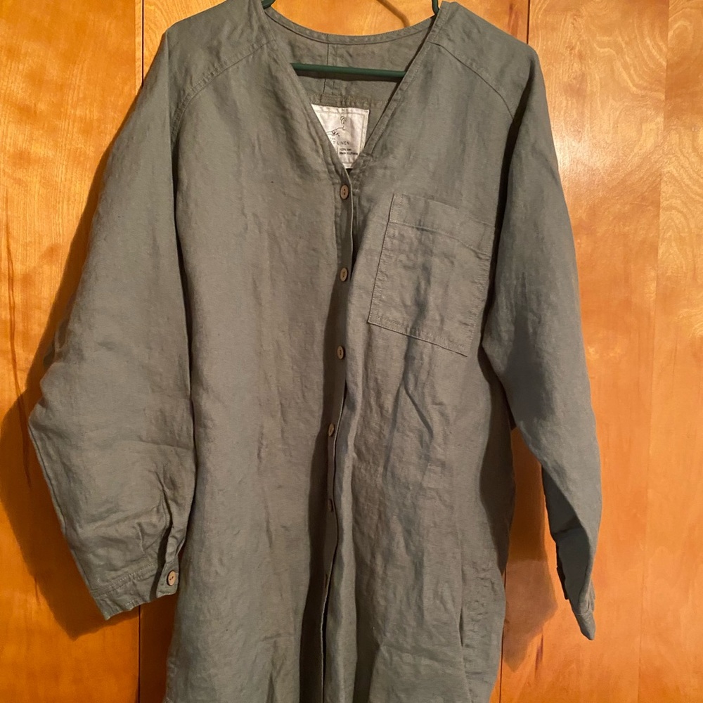 LIVORNO oversized linen shirt × 1
Forest Green
Size: L